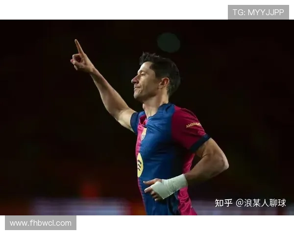 莱万随巴萨合练恢复状态 有望在对阵埃尔切的比赛中复出